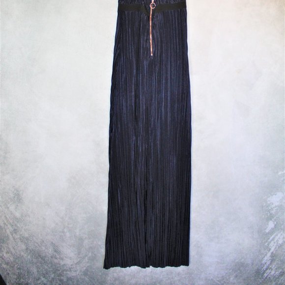 STYLESTALKER Plunging Neckline Crepe Maxi Dress - Picture 10 of 15